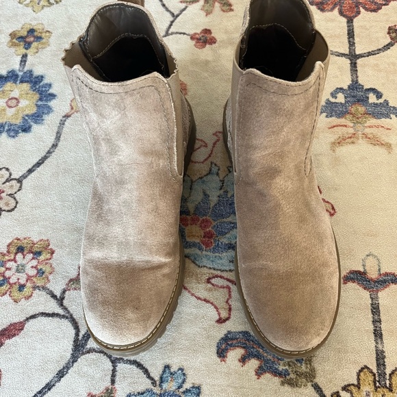 Cliff Tan Suede Chelsea Boots - Picture 3 of 6